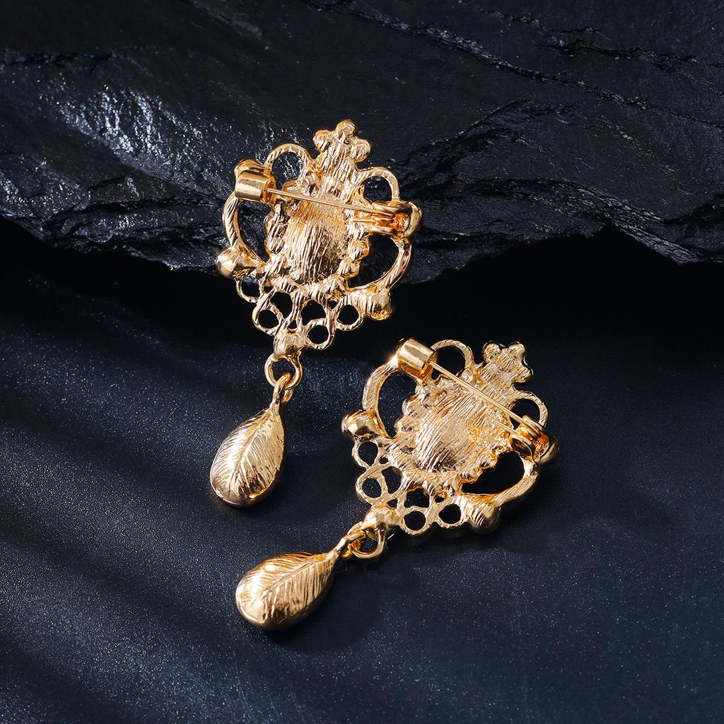 High-end Light Luxury Palace Style Card Glass Rhinestone Water Drop Pendant Brooch Simple and Versatile Clothing Jewelry Pin Female