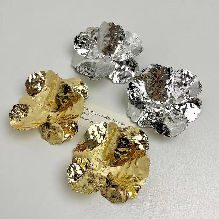Retro Exaggerated Minimalist Metal Flower Unique Earrings Cold Wind Light Luxury High Sense Leaf Earrings Earrings