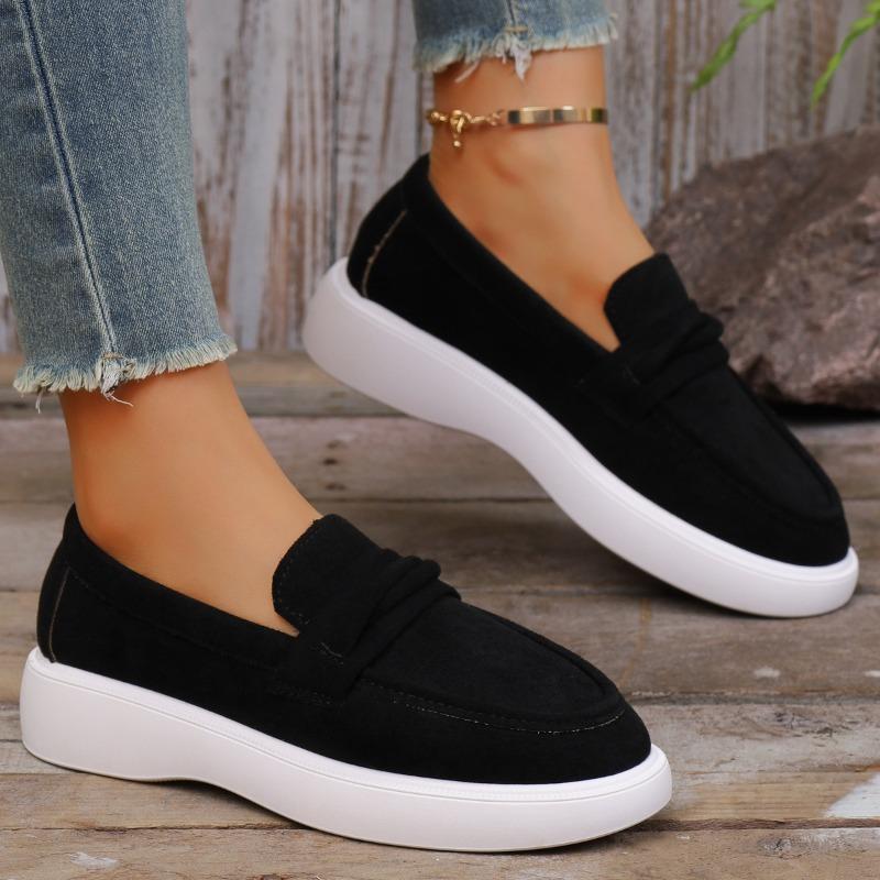 A New Style of Casual, Thick-soled, Flat-heeled, Large-sized Bean Shoes That Can Be Worn with One Foot and Are Versatile