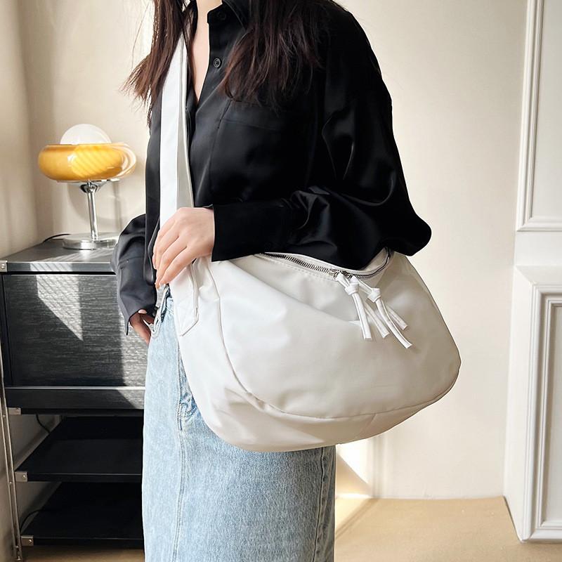 Trendy Large Capacity Casual Shoulder Tote Bag With Stylish Street Fashion Design