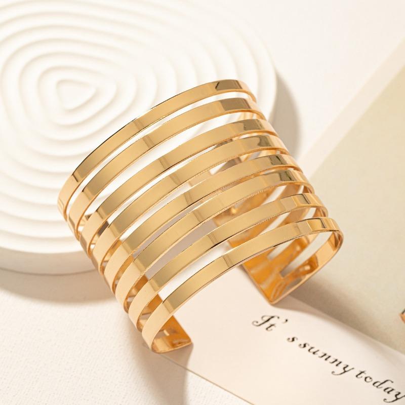 Light luxury wide mouth bracelet personalized nightclub street shot bracelet bracelet bracelet fashion ring set new geometry