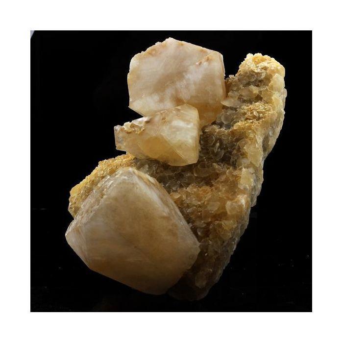 Pierres et Minéraux. Calcite. 3452.0 ct. La Sambre Quarry, Landelies, Belgique.