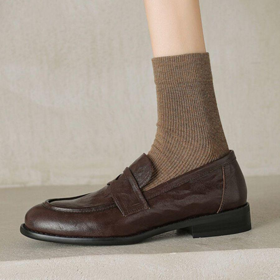 2025 New Flat-heeled Loafers Women's Tide Spring and Autumn New French Round Head Retro Single Shoes One-pedal Small Leather Shoes