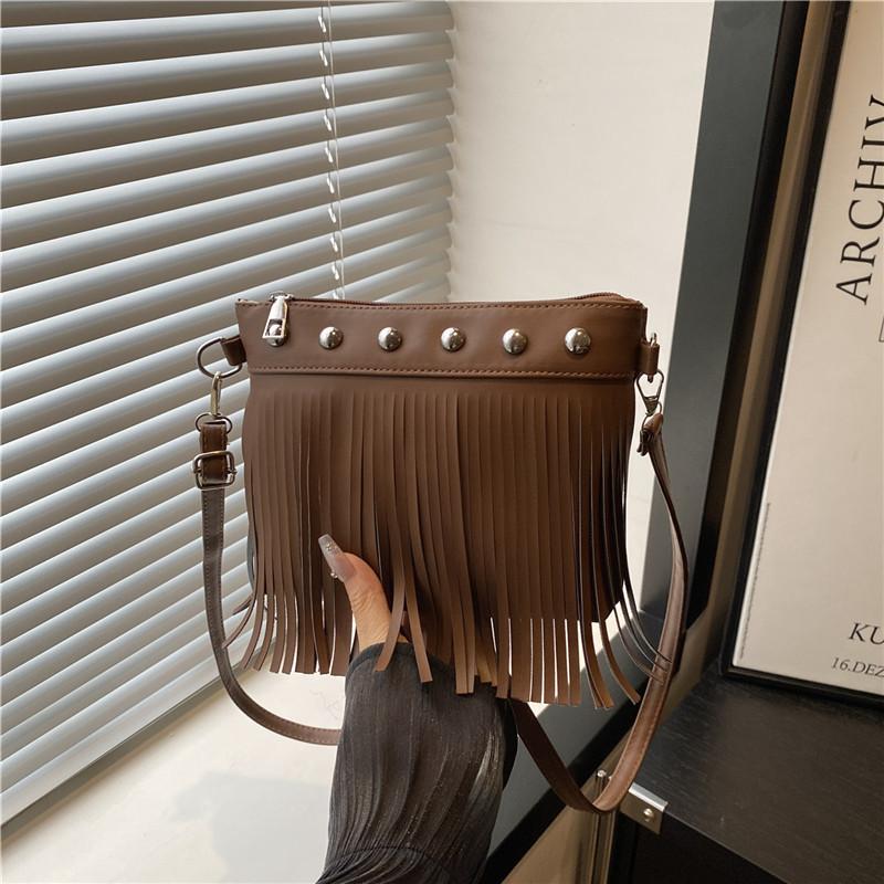 European and American Personality Trendy Fringed Bag Fashionable Large Capacity Shoulder Messenger Bag 2025 Popular New Versatile Bucket Women's Bag