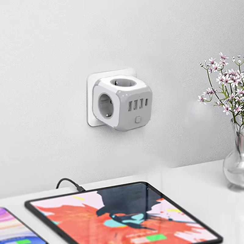 Wall Socket Extender with 3 AC Outlets 3 USB Ports And1 Type C 7-in-1 EU Plug Charger On/Off Switch for Home