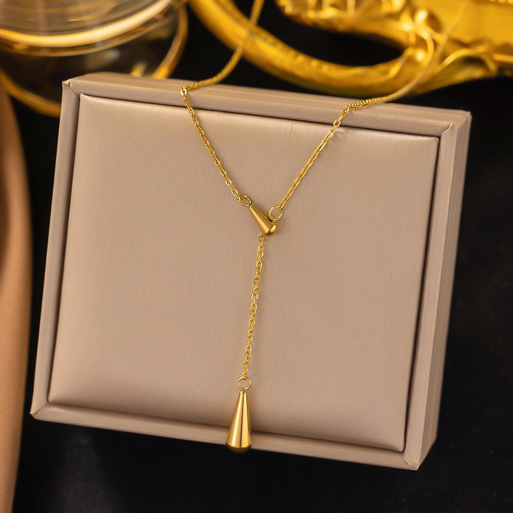 Elegant Titanium Steel Clavicle Necklace for Women - Trendy, Durable, and Fashionable