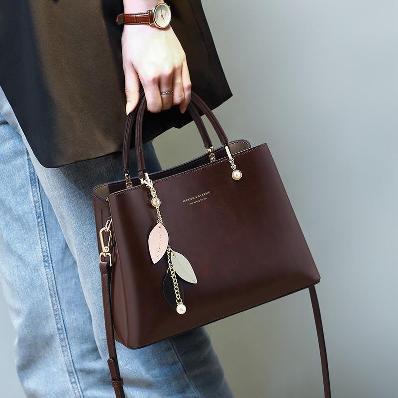Handbag bag women's autumn and winter new women's bag messenger bag highend light luxury medium mother bag luggage
