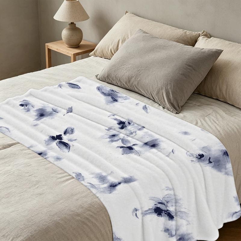 Soft Skin-Friendly Floral Flannel Blanket – Lightweight Breathable All-Season, Cozy for Home, Office, Halloween & Christmas