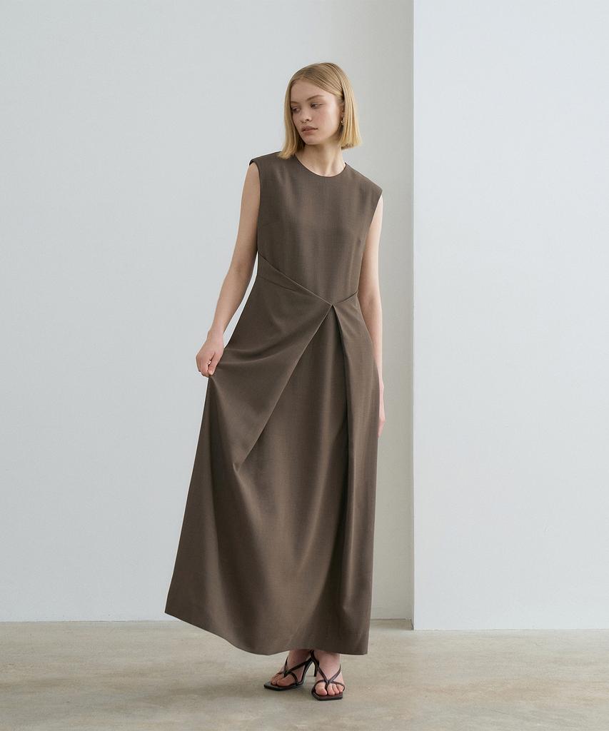 RENEJ Sleeveless Pleats Long Dress