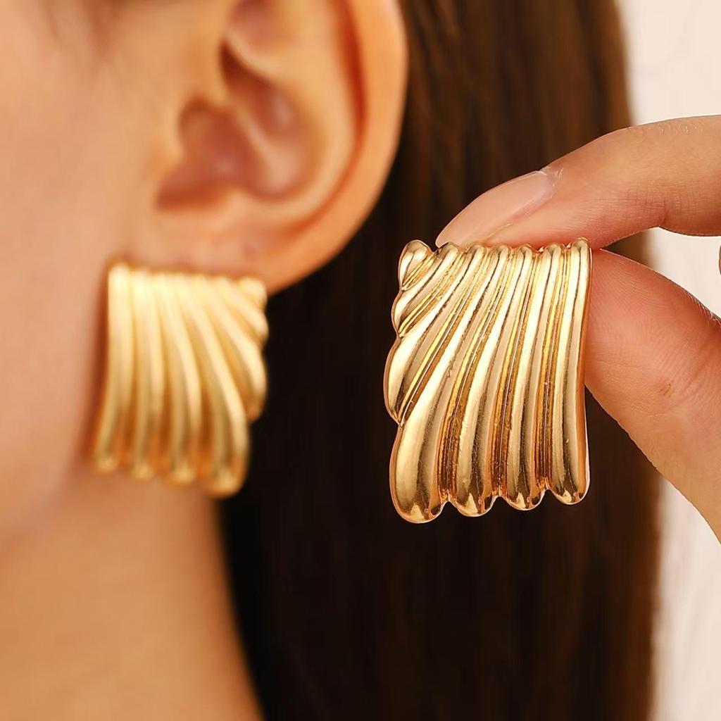 European & American Cold Style Metal Stud Earrings: Retro, High-End, Smooth Design with Personality Ear Cuffs