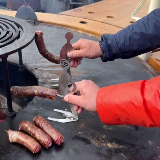 Funny Sausage Rack Stand Man Hot Dog Holder Reusable Hot Dog Roaster Hands-free Cooking Tools for Camping Party