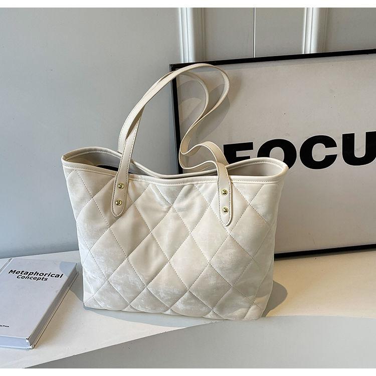 Summer Large Capacity Commuting Bag Women's New Fashionable and Versatile Single Shoulder Tote Bag