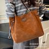 Large-capacity bag women's 2025 new autumn and winter high-end retro work commuter tote bag going out shoulder bag