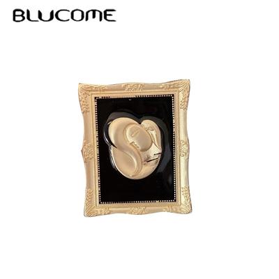 Vintage Baroque Matte Gold Picasso Oil Painting Brooches For Women Enamel Art High-Quality Moon Girl Brooch Hijab Pins
