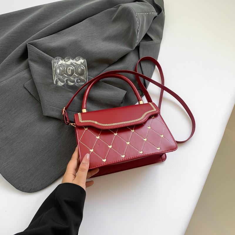 Stylish Minimalist Aesthetic Small Square Bag For Women In Trendy Colors Perfect For Casual Outings