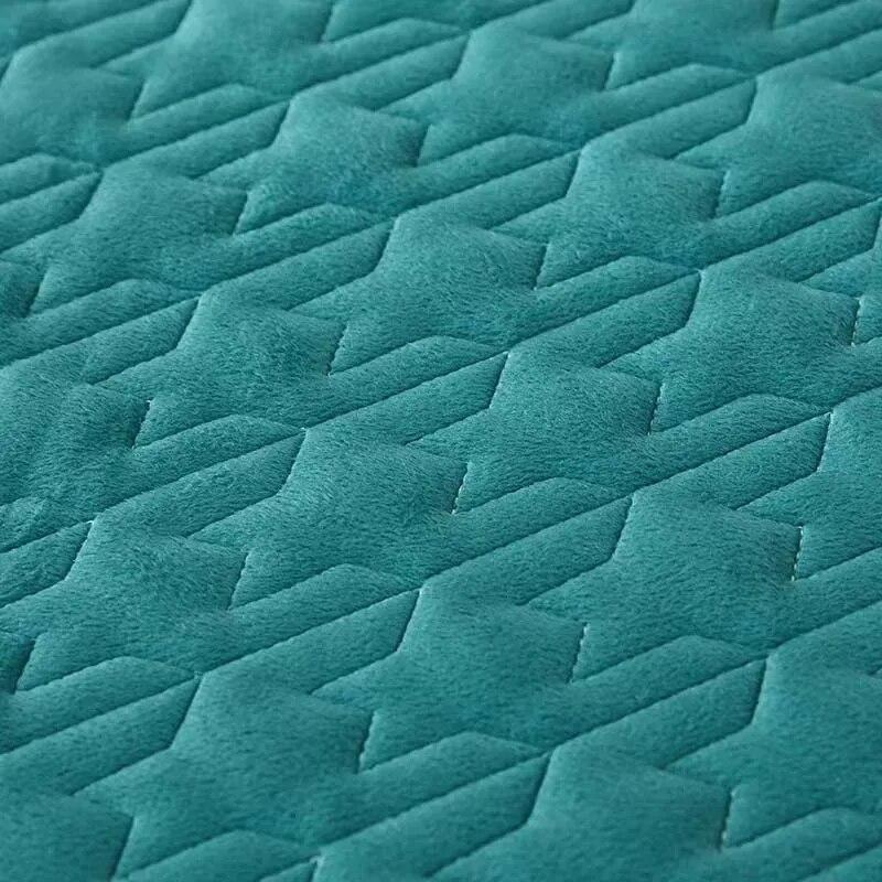 Luxury Lace Embroidery Bed Sheet Thick Velvet Quilted Bed Skirt Queen Size Warm Soft Plush Bedspread  Not Included Pillowcase
