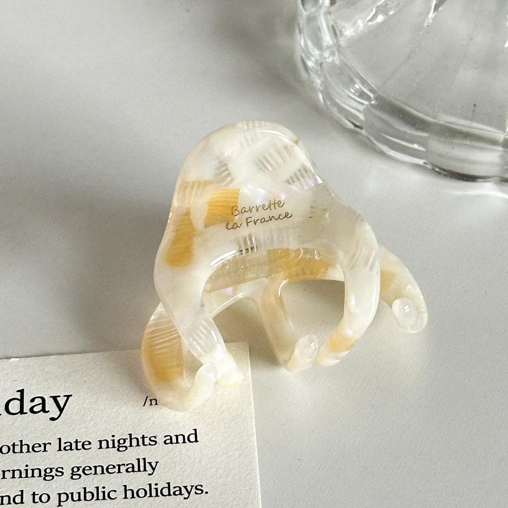 Elegant Korean Design Small Hair Claw Clip Chic Classy Hair Accessory Perfect For Everyday Use