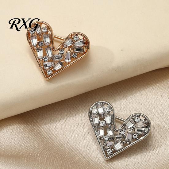 Love Brooch Brooch, with Shiny Rhinestone Decor, Strong Buckle Secure Fit Sturdy Elegant Pin Alloy Classic Heart Shape Versatile Clasp Pin, for Coats