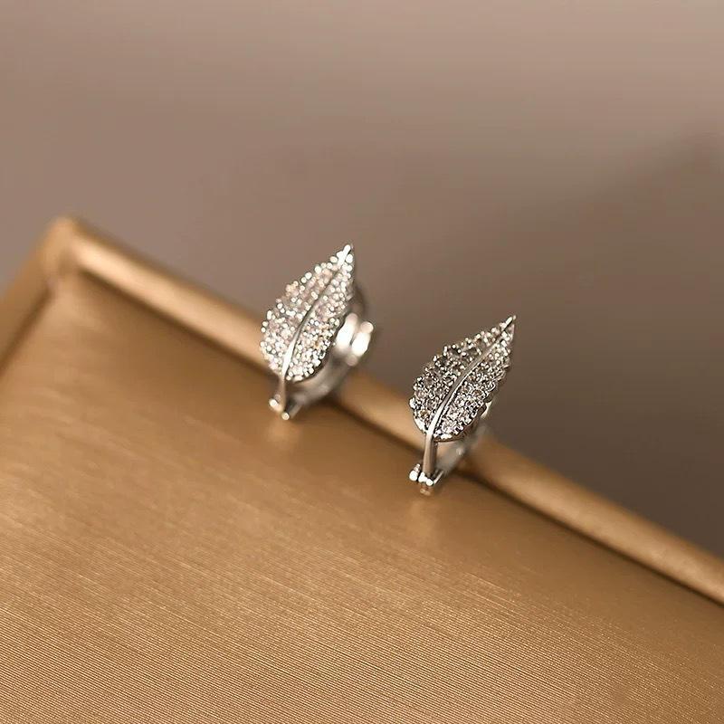 Exquisite Zirconia Leaf Studs: Versatile, Super Shiny, and High-Value Earrings for a Fashionable Touch.