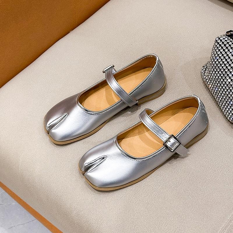 Flat Shoes Women Novelty Split Toe Flat Shoes Quality Leather Mary Janes Japanese Style Trotters Flats Ankle  Loafers Women