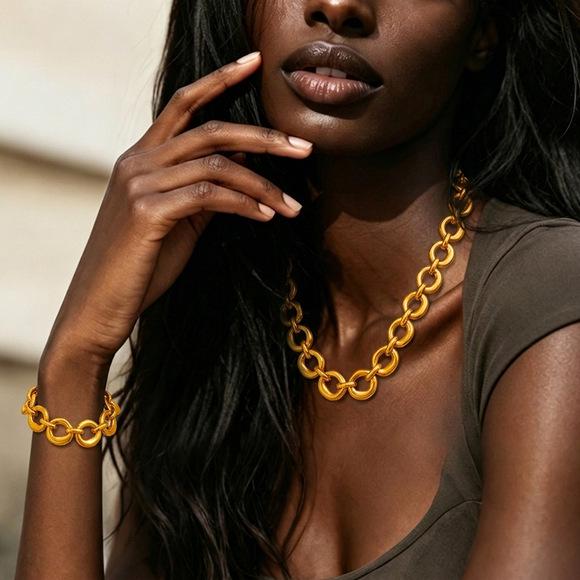 Geometric Hollow Oval Necklace Chain - Unisex Light Luxury Jewelry Design