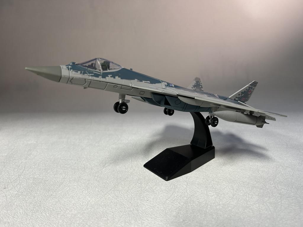 1/100 Scale SU57 Fighter Airplane Model ABS Diecast Aircraft Su-57 Plane Model Toy For Collection Modern Educational Toys Build