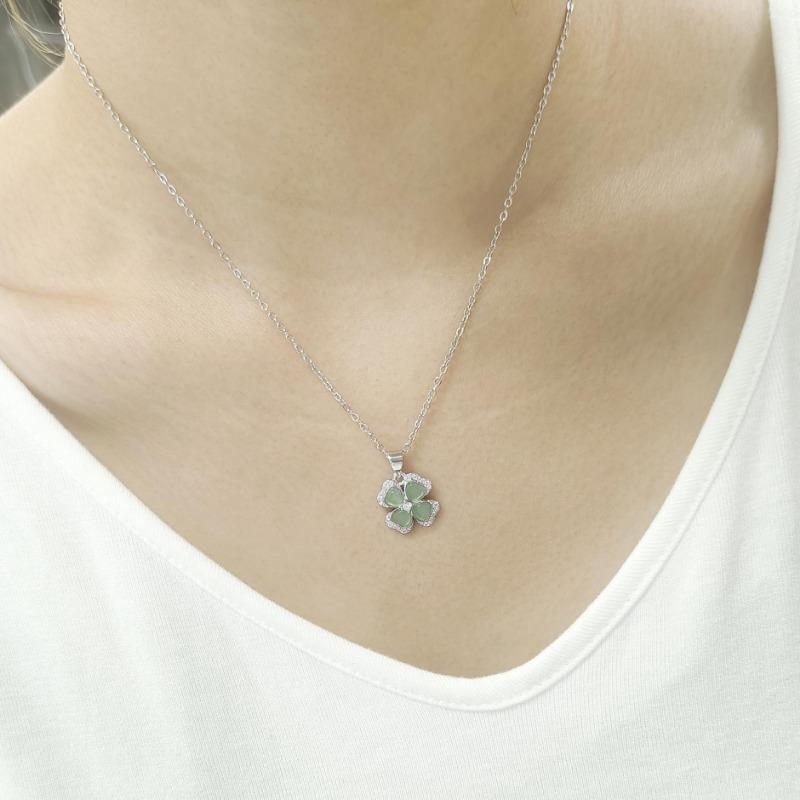 Four Leaf Clover Pendant Necklace For Women Light Luxury Inlaid Zircon Cat Eye Clavicle Chain