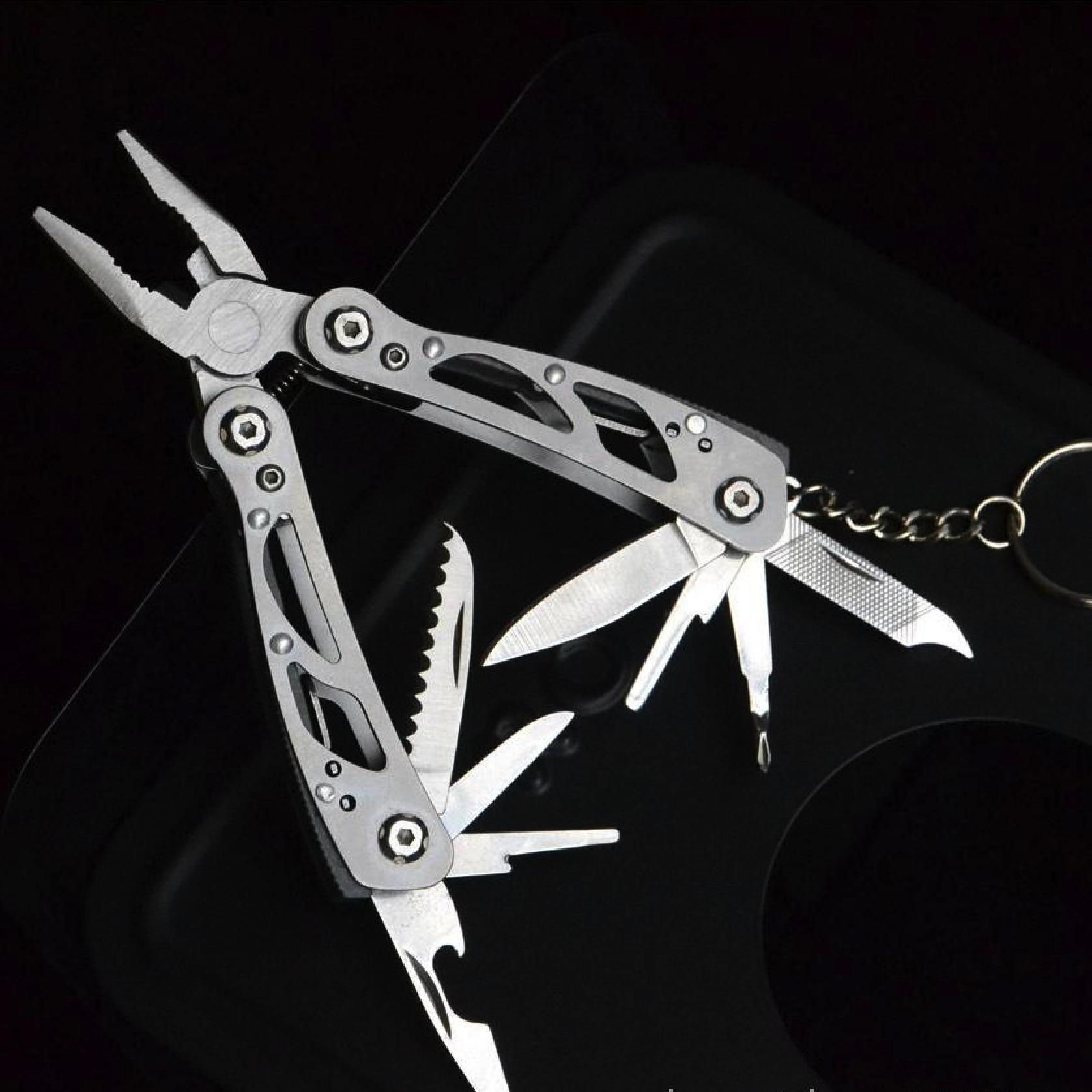 

Многофункциональные универсальные плоскогубцы для использования на открытом воздухе 15 в 1, складные плоскогубцы из нержавеющей стали с нейлоновой сумкой Style 3