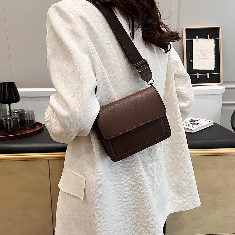 Korean Style Retro Women's Shoulder Bag 2024: Trendy, Textured, Simple Small Square Crossbody