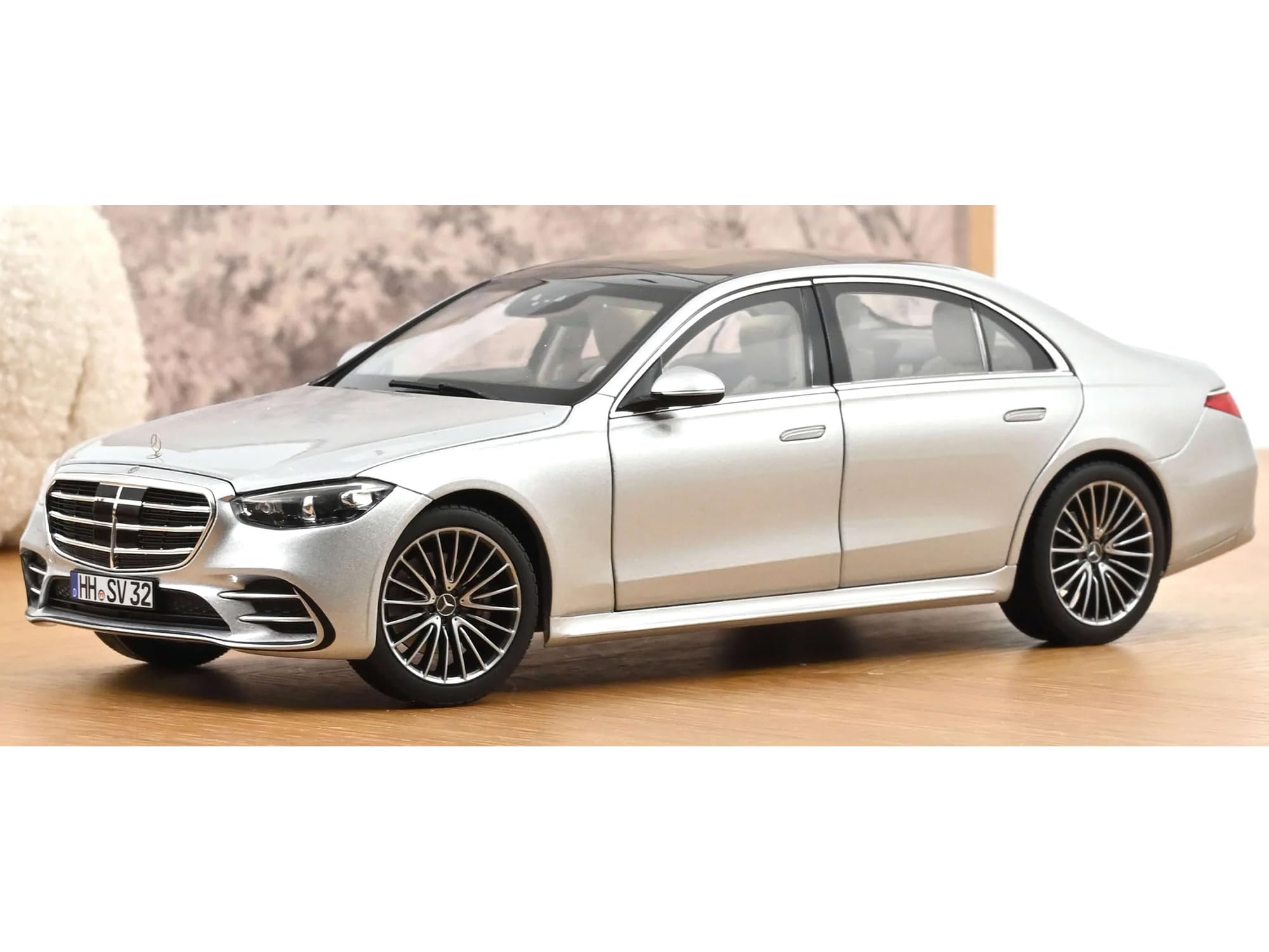 

Norev AMG 2021 Блискучий сріблястий 1/18 Mercedes-Benz S-Class