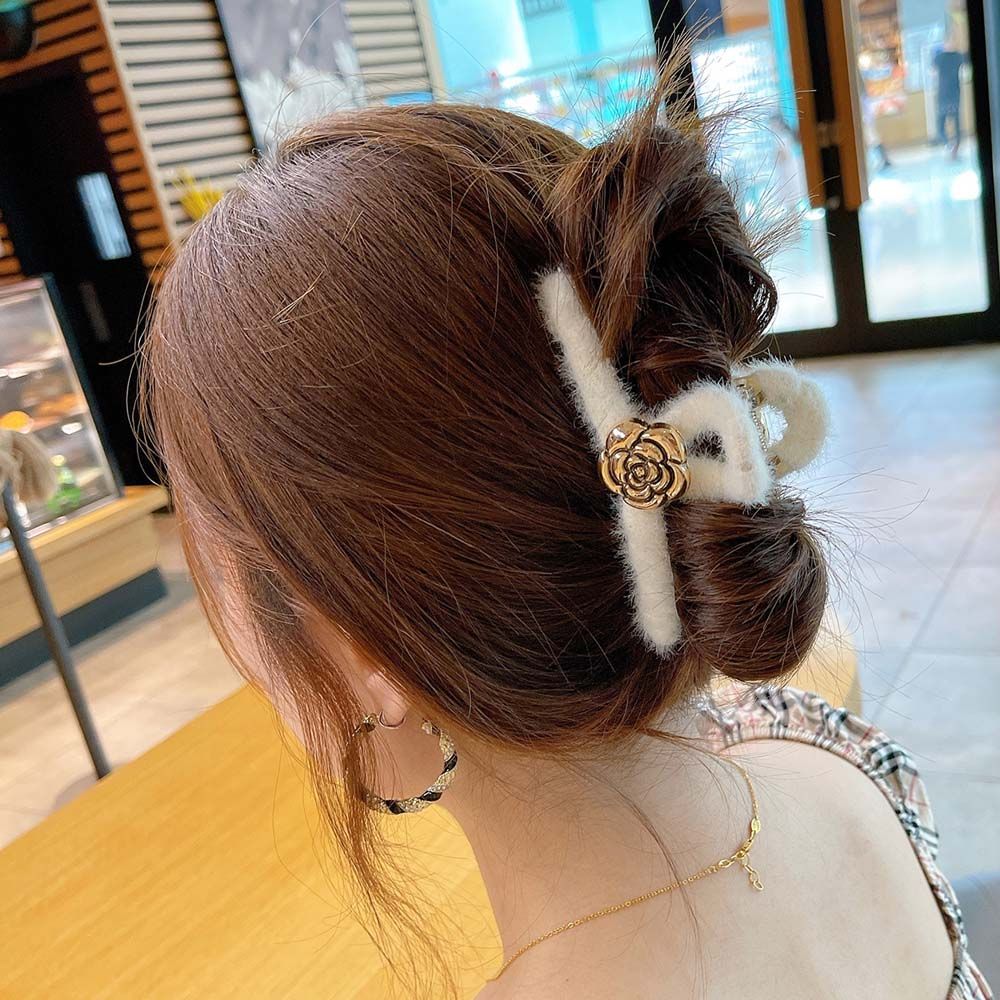 

Barrette Soft Plush Hair Ornament Women Hair Clip Plush Hairpins Korean Style Camellia Hair Claw 3