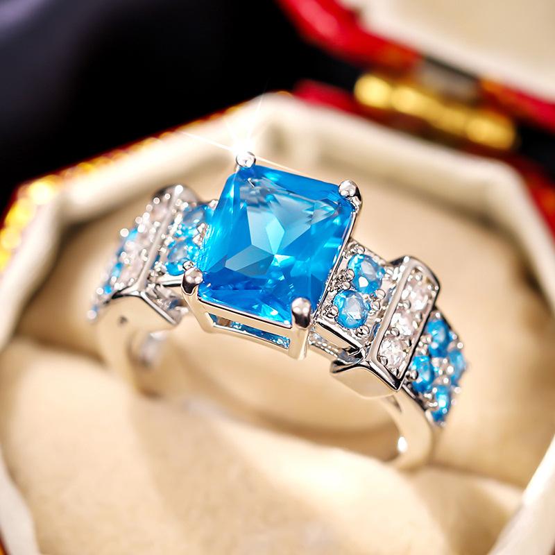 European and American New Square Micro Inlaid Ring, Women's Palace Style High-end Four Claw Inlaid Quadrilateral Zircon