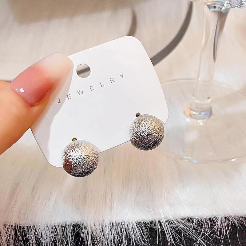 Fashion ins cold wind simple light luxury high-end ear buckle temperament geometric earrings women's small and versatile tide earrings