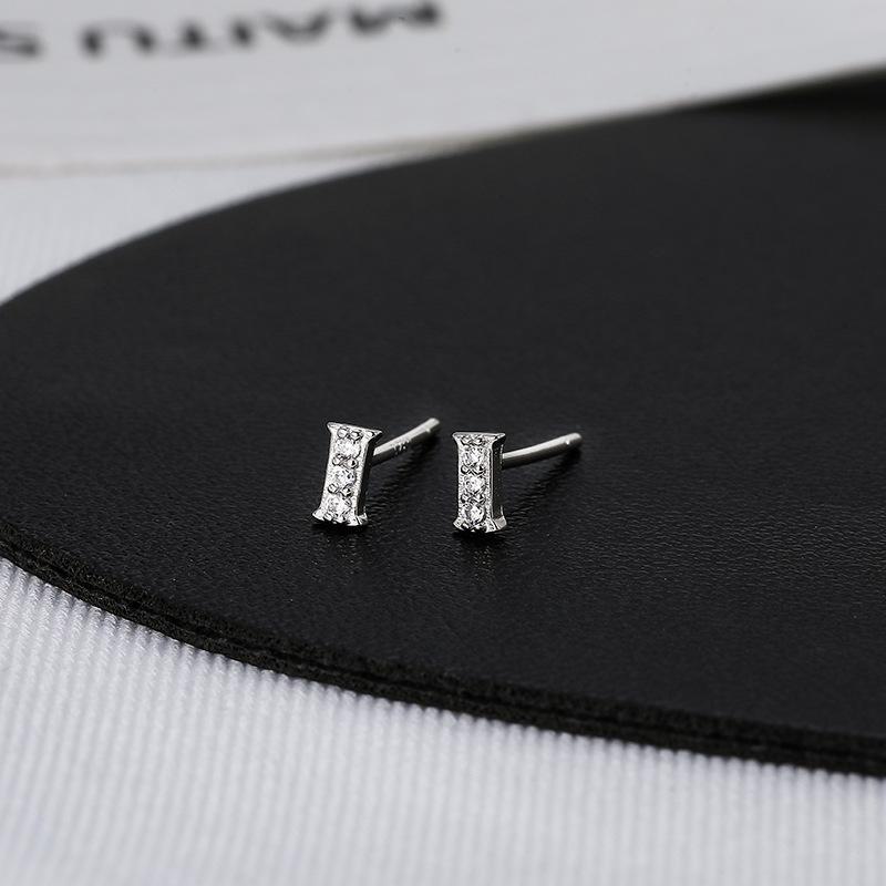 Pendientes de Diamantes con Letra Personalizada de Plata de Ley S925 Banyan Tree - Pendientes Individuales para Cartílago para Hombre y Mujer