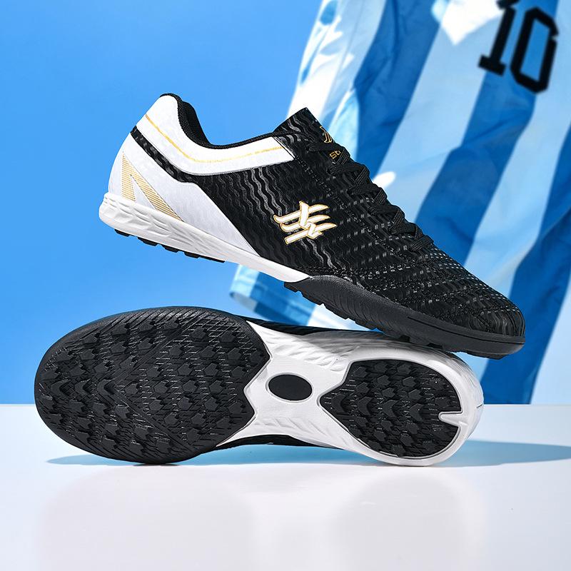 Professional Youth Futsal Low-Top Lace-Up Football Shoes with Long Studs