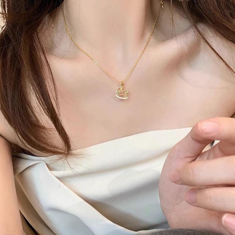Diamond-encrusted Trojan Horse Necklace Women's Light Luxury Niche Design Sense Shining Zircon Stainless Steel Clavicle Chain 2023