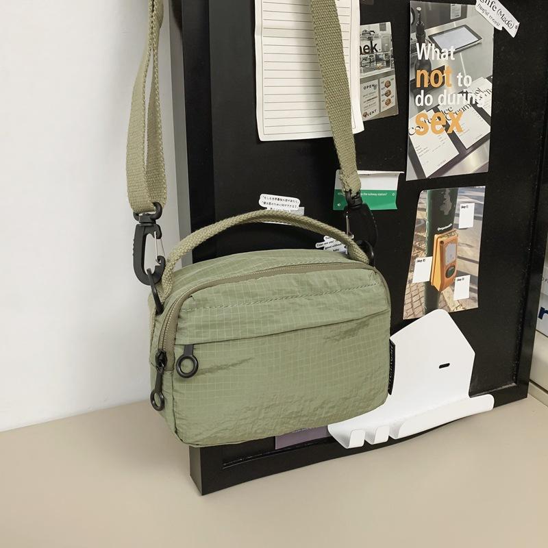 

Simple and lightweight small bag New versatile casual small square bag niche shoulder messenger bag зелёный