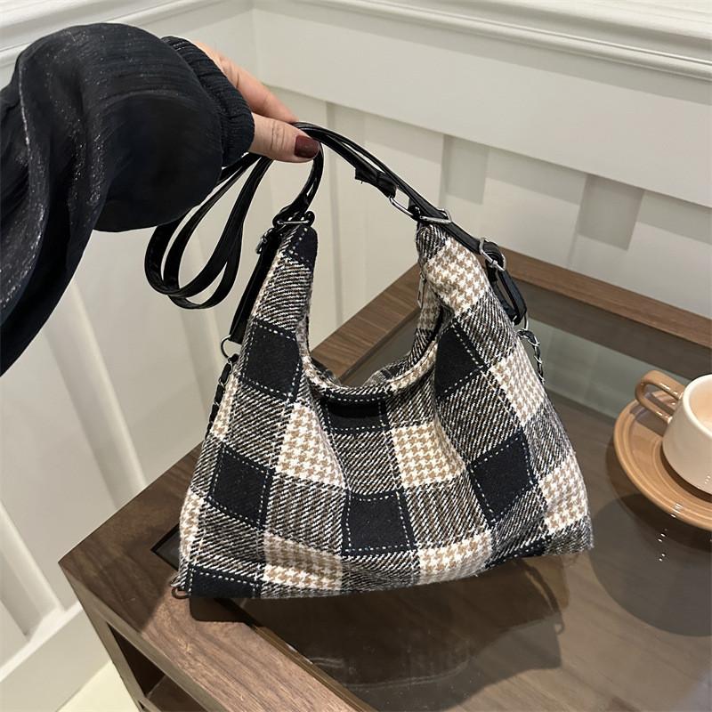 Trendy Large Capacity Plaid Womens Shoulder Tote Bag Perfect For Casual Outings