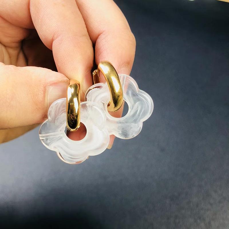 European and American Cartoon Resin Flower Copper Earrings - Cute and Fashionable Flower Hoops.