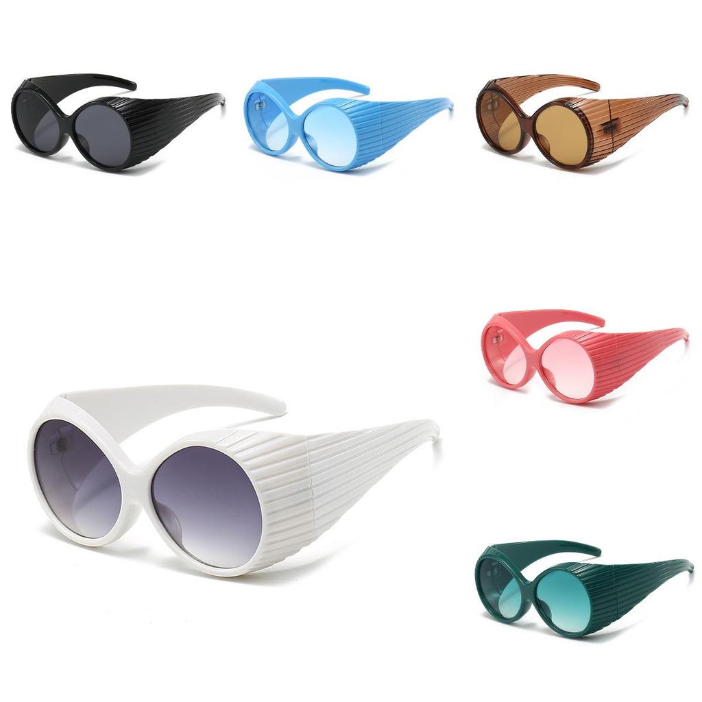 Stylish European American Big Frame Catwalk Sunglasses 2023 New Retro Elliptical Shades Ins Streetwear Black Lens Red Frame