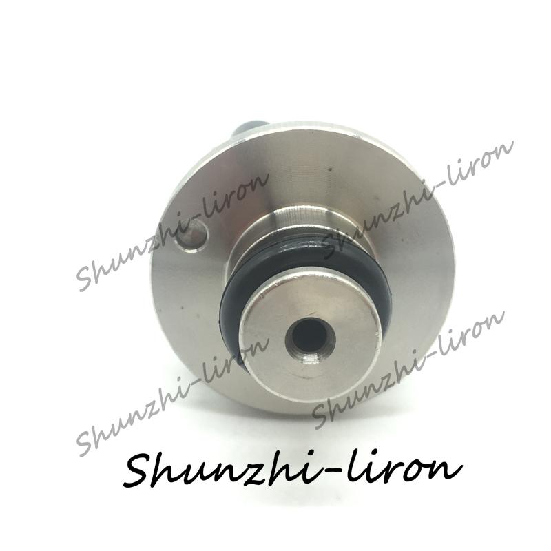 For Mitsubishi Montero Pajero  New High Quality Fuel Pressure Sensor MR560127 E1T18871