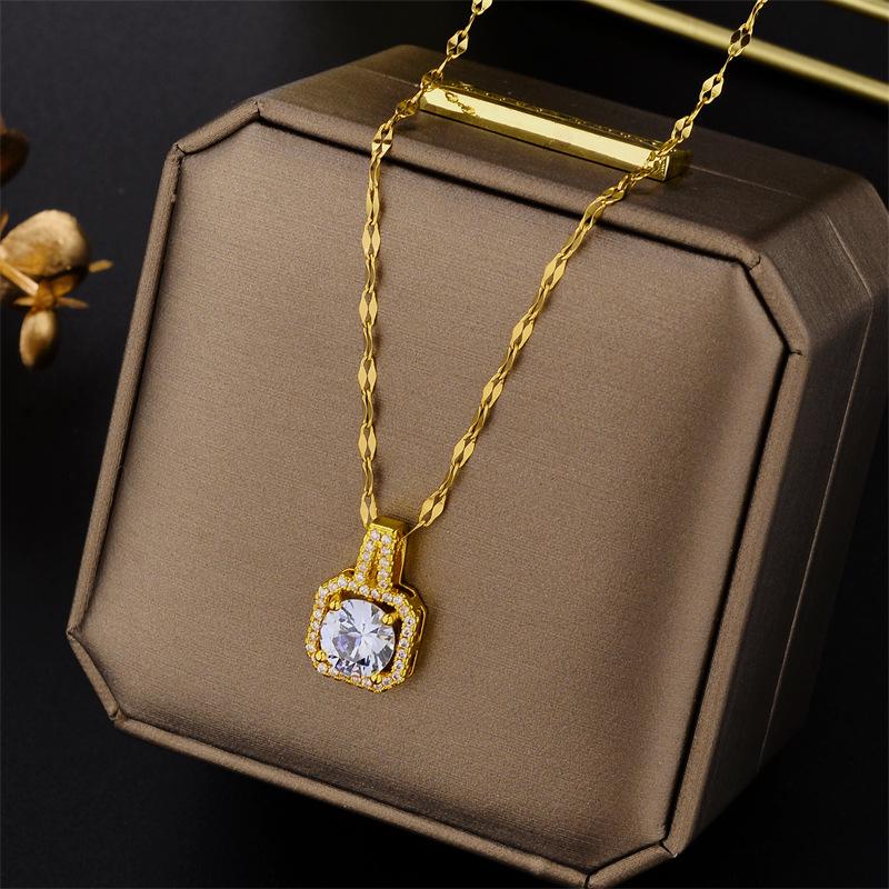 Elegant Colorfast 18K Rose Gold Necklace with Swan & Four-Leaf Clover Charm