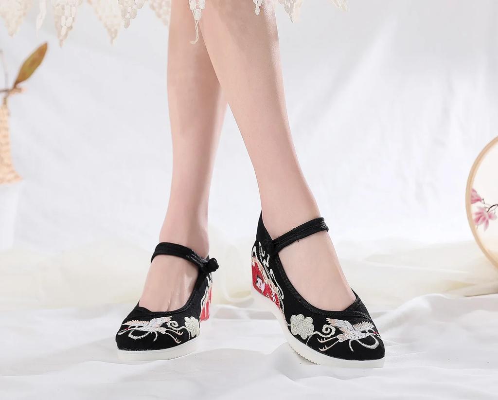 Autumn Elevator Shoes Woman Casual Harajuku Chinese Ethnic Style Canvas Vintage Embroidered Cloth Hanfu Shoes Women Zapatos