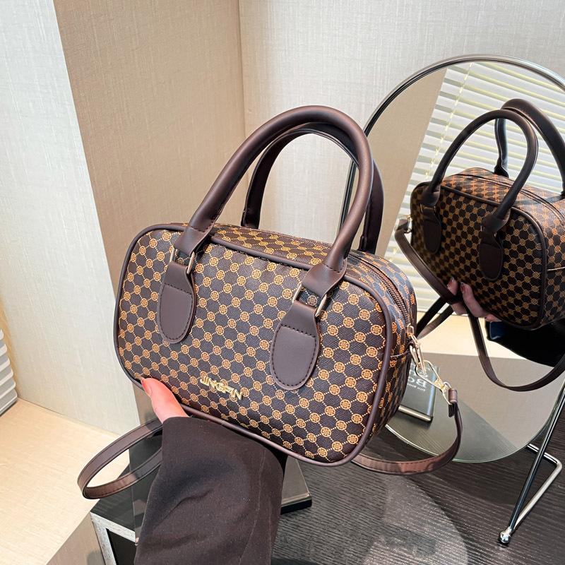 Stylish and Simple Niche Design Handbag 2025 Winter New Casual Shoulder Bag Personalized Messenger Women's Bag
