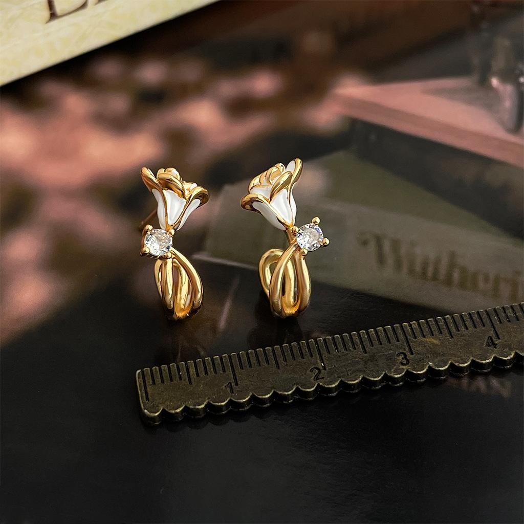 Medieval style oil drop pearl butterfly earrings light luxury retro French stud earrings temperament earrings