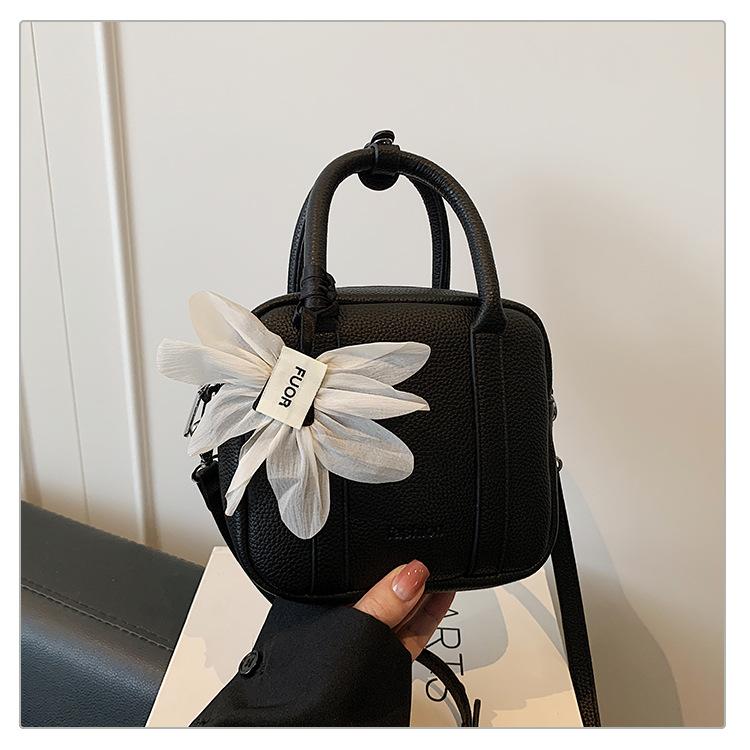 New niche design fashionable versatile handbag simple shoulder cross pillow women's bag