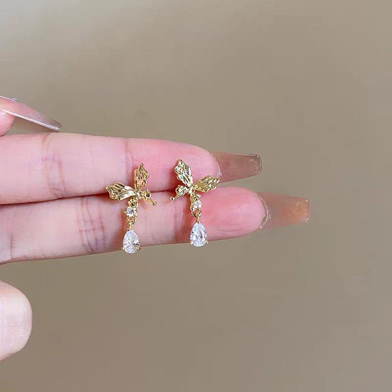 

Серьги-бантики с каплями воды и бриллиантами 2025 г.: Роскошные, простые и универсальные клипсы для ушей для женщин Teardrop Diamond Bowknot Earrings