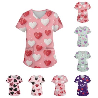 Damen V-Ausschnitt Valentinstag Bedrucktes Kurzarm-Top mit Taschen und Seitenschlitzen, geeignet für Pflegekräfte.