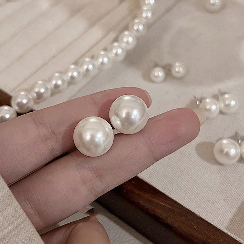 Korean fever Australian white pearl stud earrings S sterling silver female Shijia high-end light luxury round retro ears