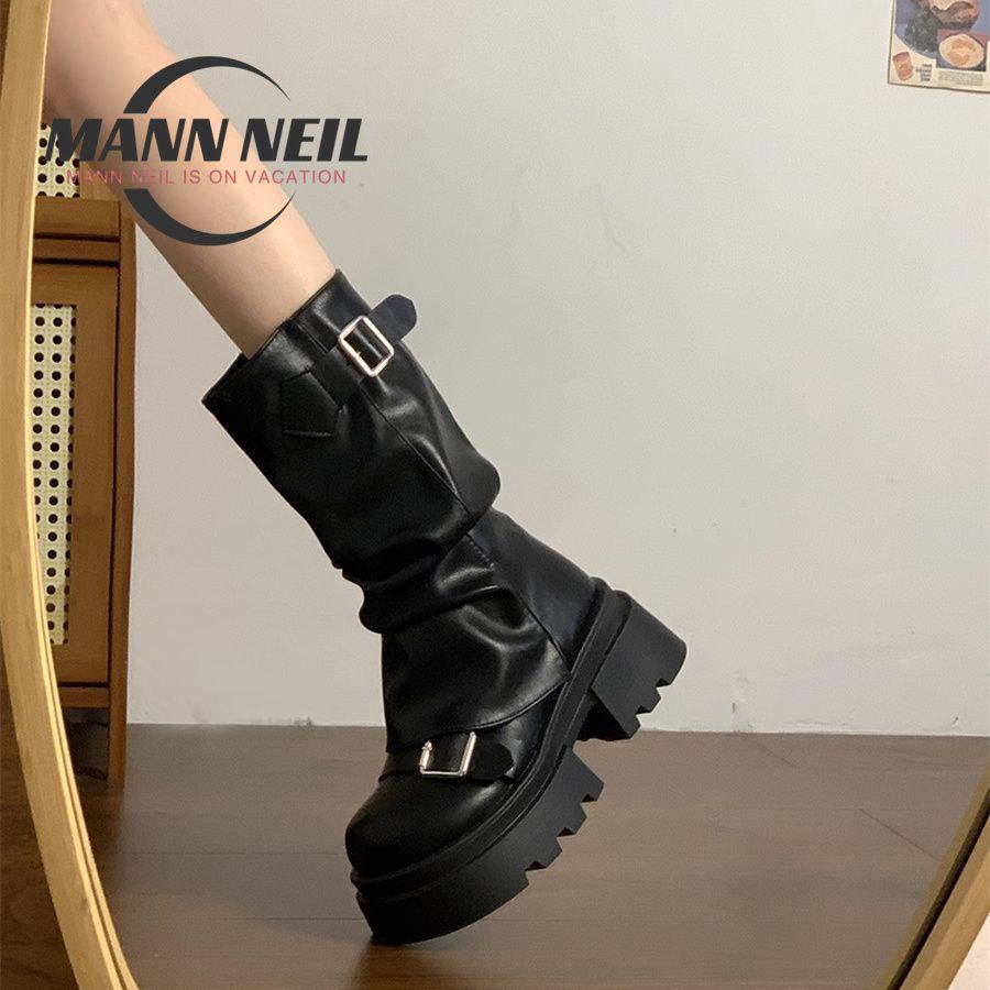 Dámské vintage hnědé kozačky do půli lýtek s robustní podrážkou, zvyšující výšku, kolekce jaro/podzim 2025.